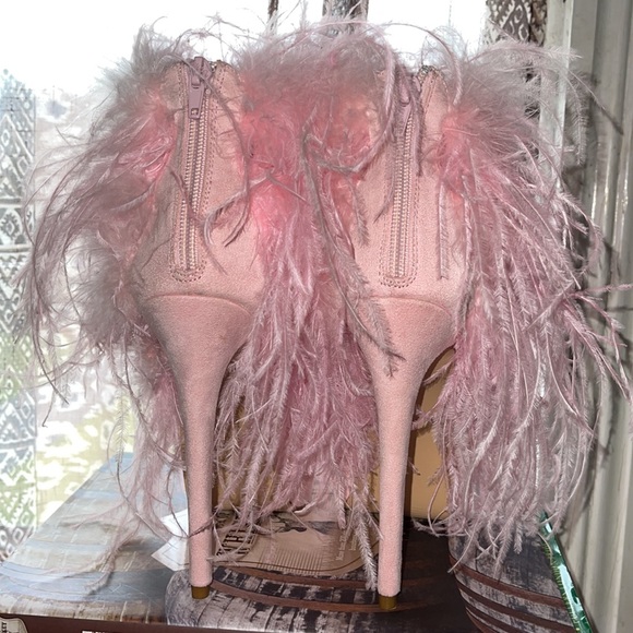 Privileged Chelsea Pink Feather Stiletto Heels Sz 7.5 - Picture 4 of 7